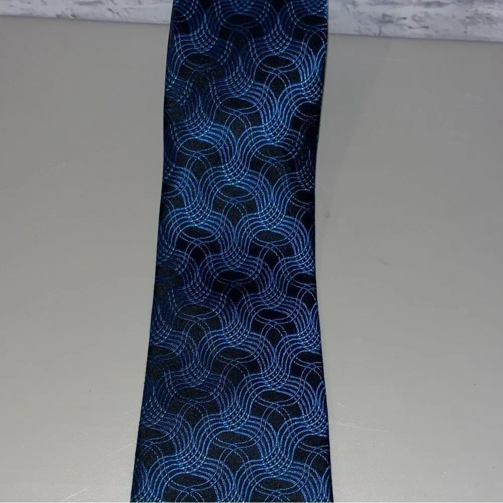 Men’s Black and blue Arrow 100% Silk  Dress Neck Tie